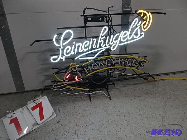 lot 17 image: Leinenkugels Neon Sign