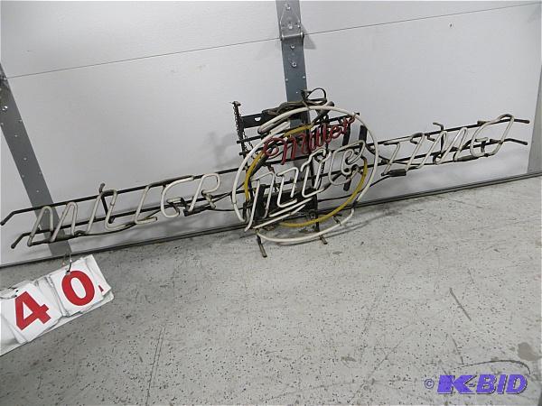 lot 40 image: Vintage Miller Lite Neon Sign