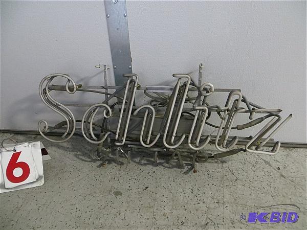 lot 6 image: Vintage Schlitz On Tap Neon