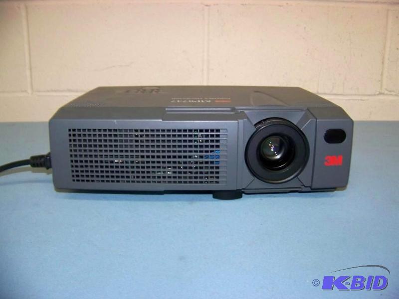 lot 14 image: 3M, MP8747, LCD Projector