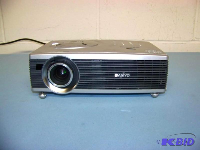 lot 16 image: Sanyo, PLC-SW30, LCD Projector