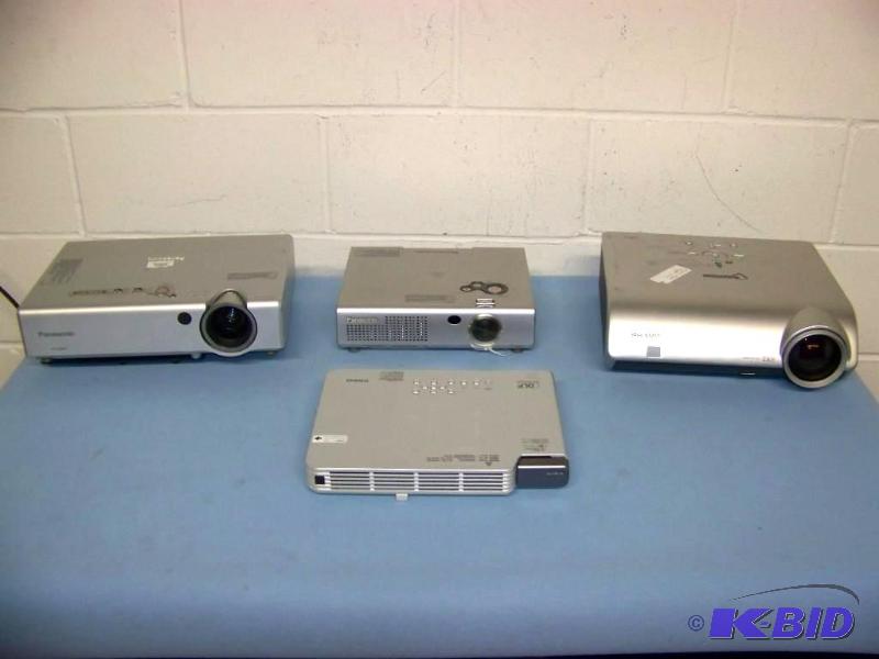 lot 24 image: (2) DLP Projectors and (2) LCD Projectors for PARTSREPAIR