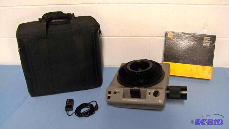lot 33 image: Kodak, 35mm, Ektagraphic III A Slide Projector System and Travel Case