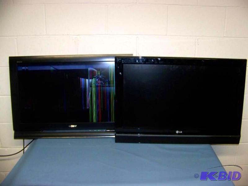 lot 64 image: (2) 32, Flat Screen Televisions (TVs) for PARTSREPAIR