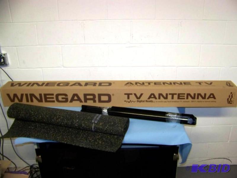 lot 79 image: (1) Winegard, ProStar 1000, Medium-Range UHFVHFFM Antenna and Flat Rooftop Mount - BRAND NEW