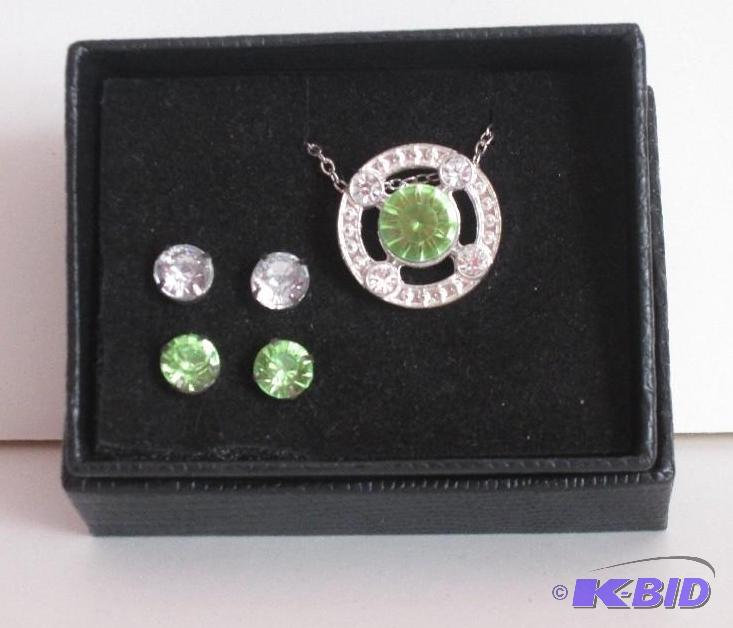 lot 1 image: Augest Peridot gem stone necklace and matchin...