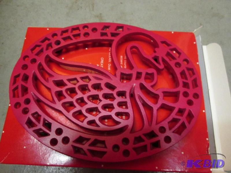 lot 123 image: red swan in a wreath...