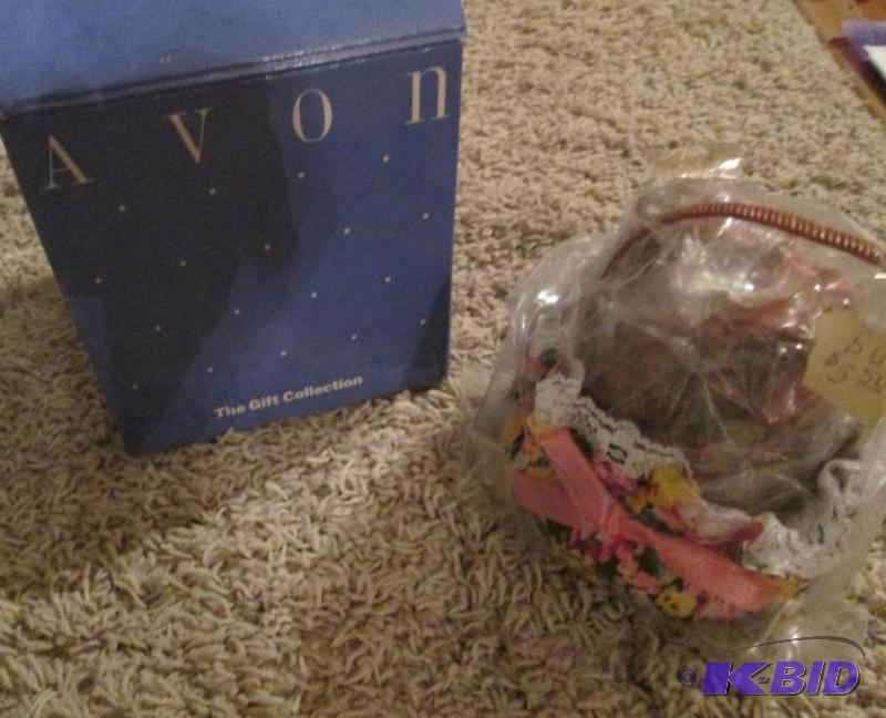 lot 134 image: Avon collectable easter basket...