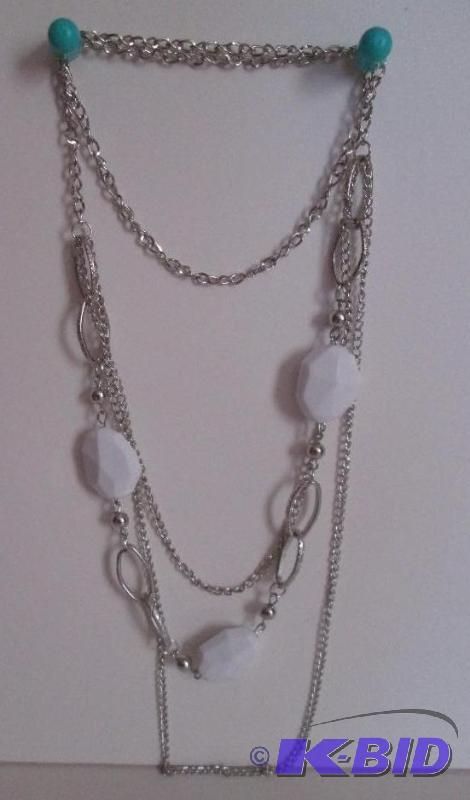 lot 31 image: White and sliver bead and chain necklace...