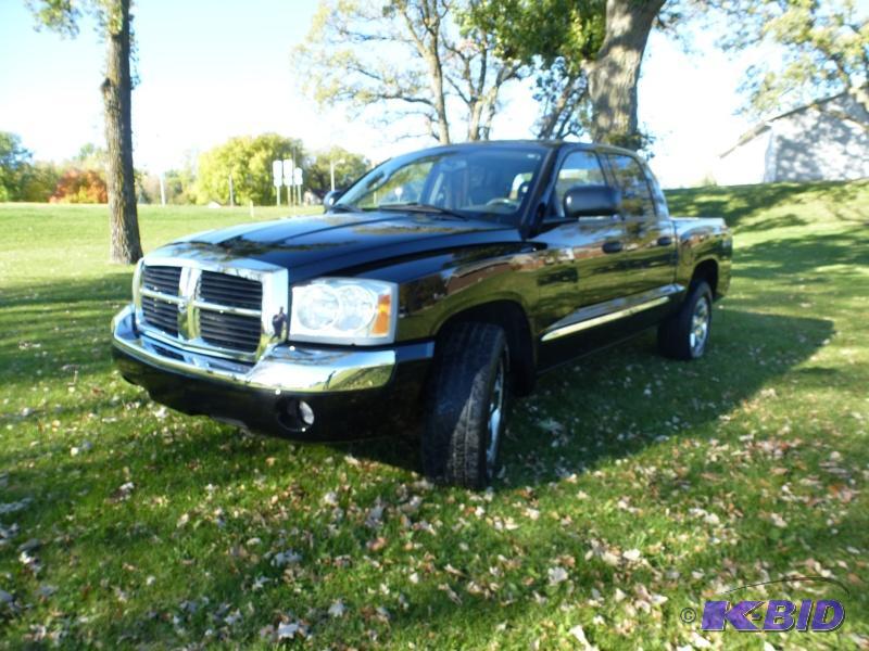 lot 1 image: 2005 Dodge Dakota Quad Cab 4WD Has 4.7 Liter...