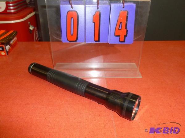 New d cell led flash light. 4 battery capacit...