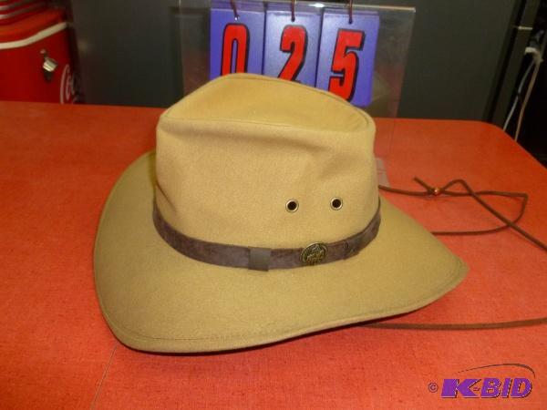 Outback canvas kodiak hat. Size large with ta...