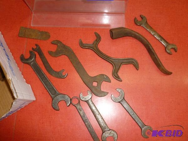 Box of primitive tools. Used vintage conditio...