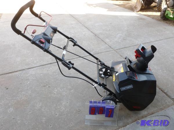 lot 7 image: Craftsman 20" snow thrower. 40 volt lith...