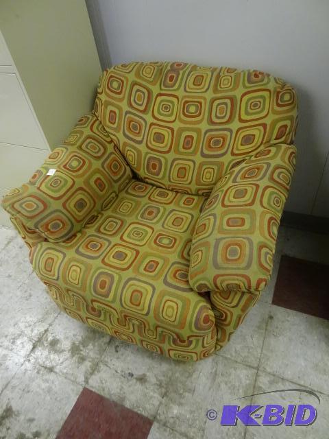 lot 118 image: Cushioned Sofa Chair...