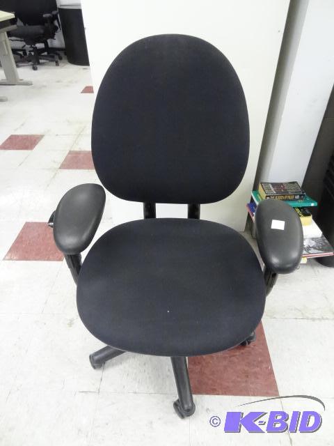 lot 123 image: Office Chair on Wheels...