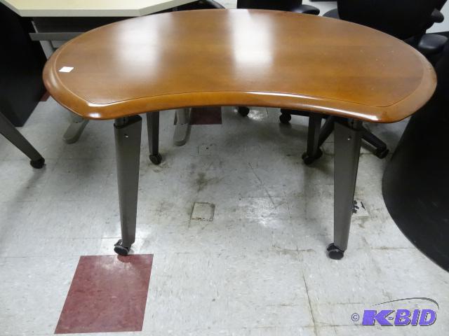 lot 135 image: Adjustable Height Desk on WHeels 48 X 32...