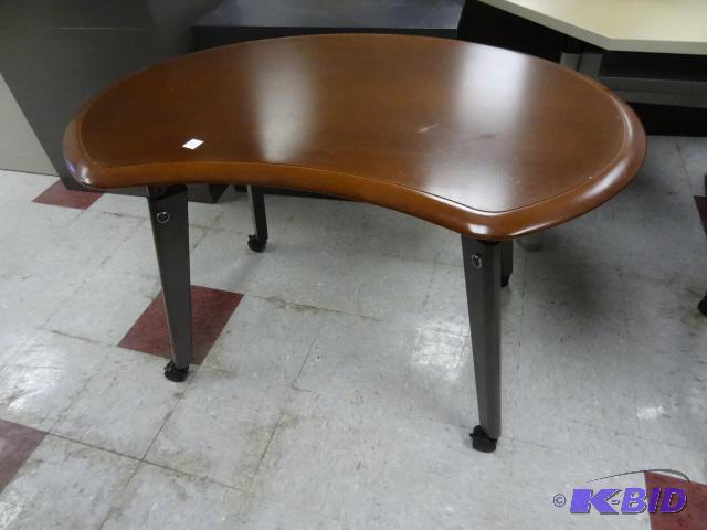 lot 136 image: Adjustable Height Desk on WHeels 48 X 32...