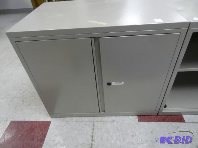 lot 137 image: 2 Door Metal Cabinet. 30 X 20 X 26 1 Shelf...