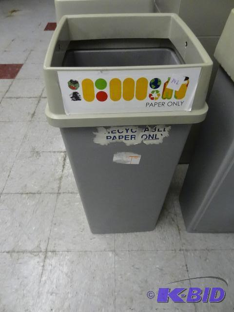 lot 142 image: Plastic Garbage Can...