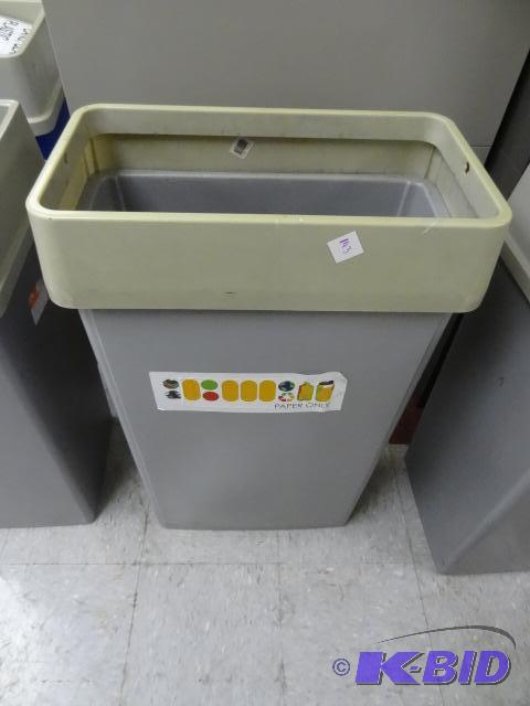 lot 143 image: Plastic Garbage Can...