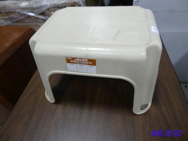 lot 187 image: Plastic Step Stool...