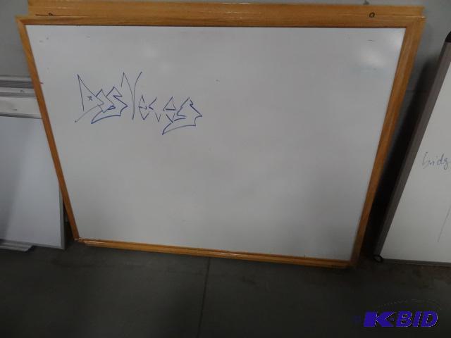 lot 211 image: 48 X 36 White Board...