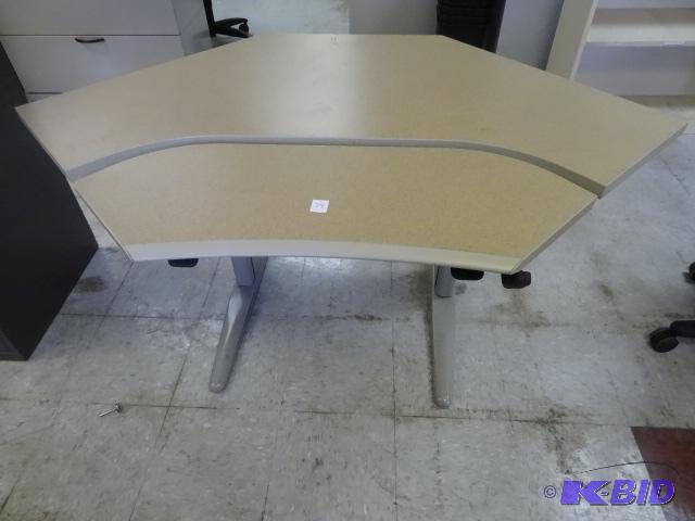 lot 78 image: Metal Framed Office Desk with Adjustable Keyb...