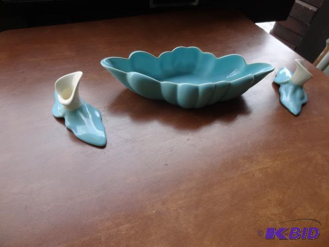 lot 108 image: Decorative Glassware, 2 Candle Holders and 1 ...
