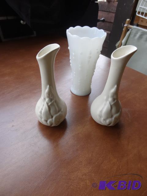 lot 109 image: 3 Vases...