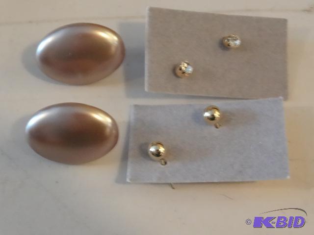 lot 12 image: 3 Pair of Earrings...