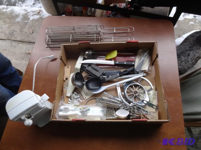 lot 140 image: ELectric Can Opener , Misc Kitchen Ware...
