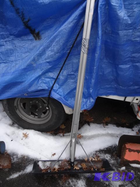 lot 148 image: Snow Roof Rake. 2 Extensions...