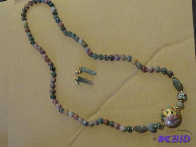 lot 17 image: Polished Stone Necklace...