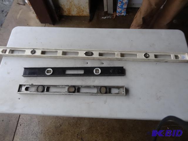 lot 194 image: 3 Levels 2 Are 24" and 1 is 48"...