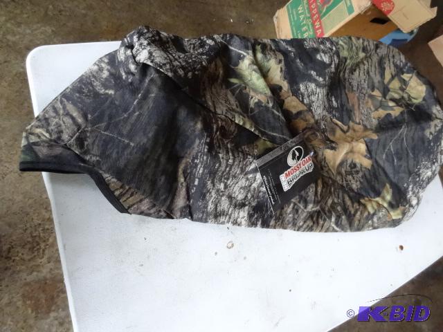 lot 213 image: John Deere Seat Cover. Mossy Oak Trial Buck. ...