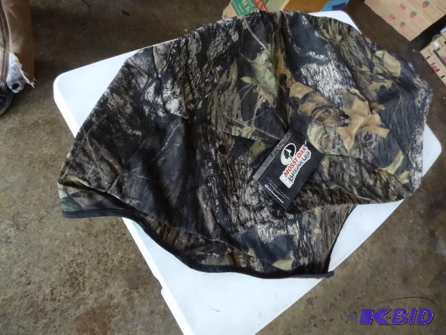 lot 214 image: John Deere Seat Cover. Mossy Oak Trial Buck. ...