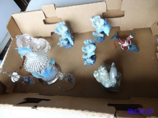 lot 232 image: Misc Dolphin and FIsh Decor...