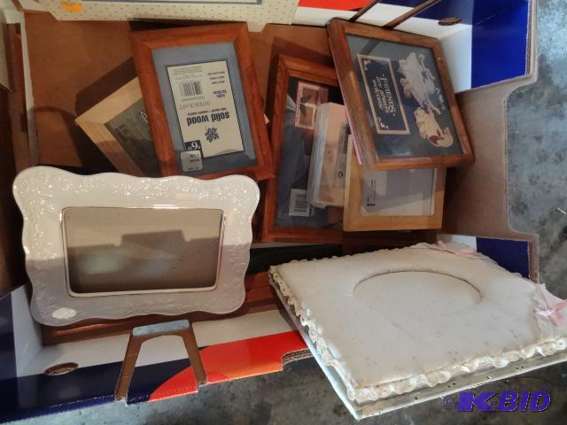 lot 252 image: Box of Misc Picture Frames...