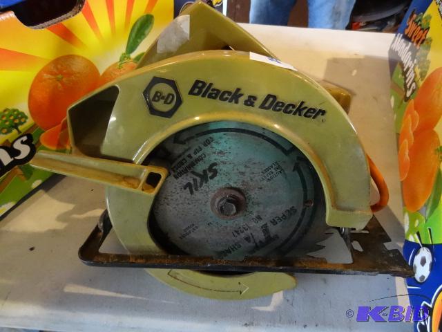 lot 253 image: Black and Decker 7 14 Circular Saw...