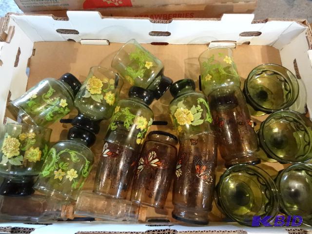 lot 262 image: Box of Painted Glasses, 4 Glass Custard Cups...