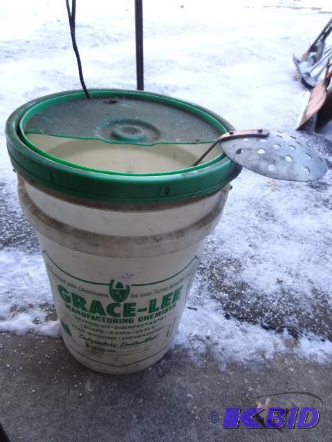 lot 33 image: 5 Gal. Bucket with Ice Scoop...
