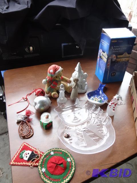 lot 96 image: Misc Christmas Decor. 3 Candy Cane Driveway M...