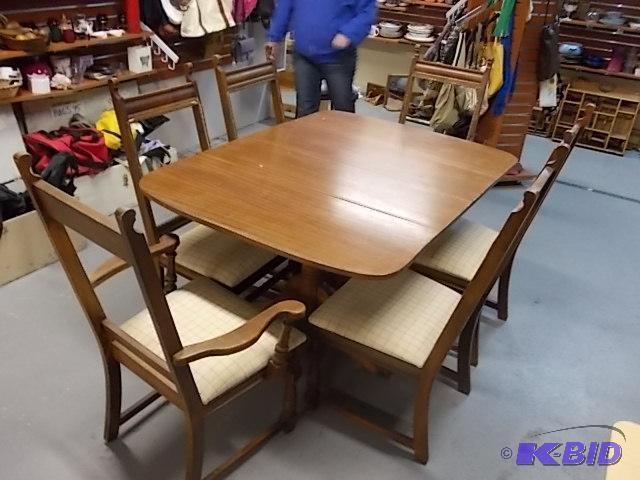 Table & Chairs