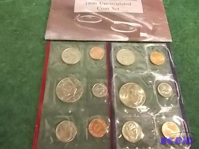 lot 14 image: 1986 US Mint Set P & D...