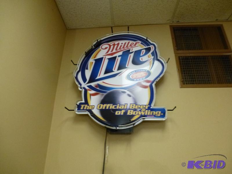 lot 17 image: Miller Lite&nbspNeon Light The Official Bee...