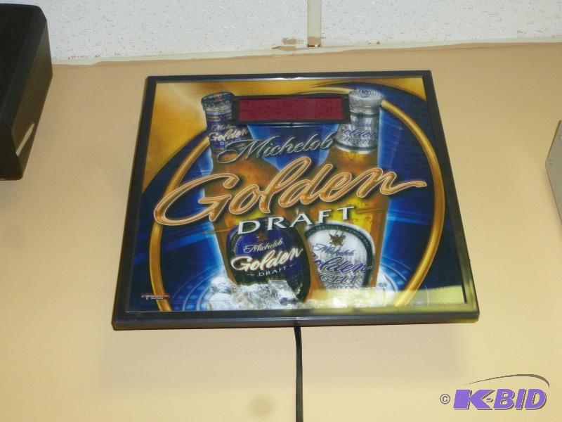 lot 18 image: Michelob&nbspLight Clock Michelob Golden Dr...