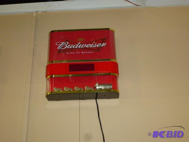 lot 20 image: Budweiser Digital Clock Budweiser King of Be...
