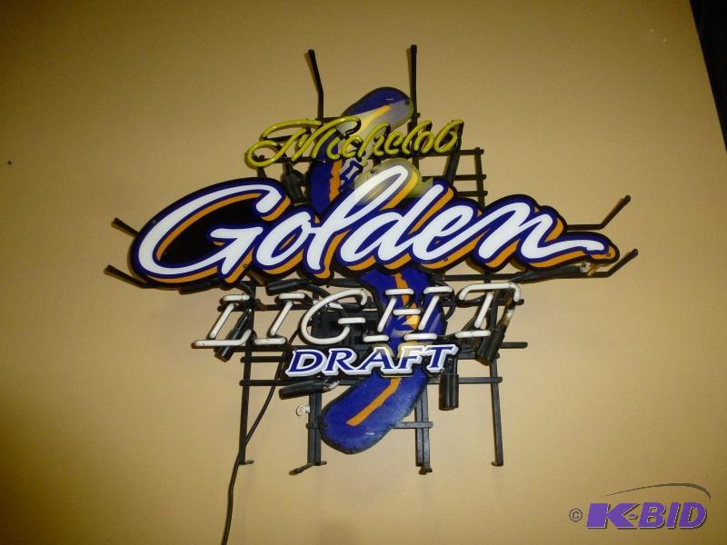lot 4 image: Michelob&nbspLight Neon sign 110v Michelob&...