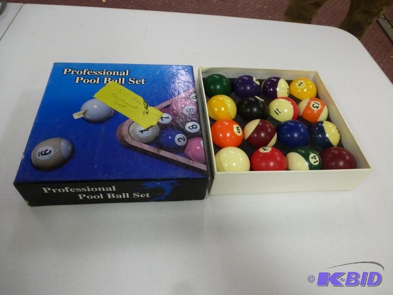 lot 53 image: Professional Pool Ball set Q Ball is is incl...